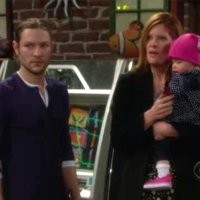 Phyllis (Michelle Stafford) n'a pas pu s'en empêcher... Les Feux de l'Amour, épisode 4189 (27 février 2015, RTBF)
