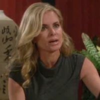 Ashley (Eileen Davidson) s’inquiète des projets de Tucker. Les Feux de l'Amour, épisode 9877 (4 avril 2012, CBS)