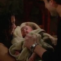 Chelsea (Melissa Claire Egan) met son fils au monde. Les Feux de l'Amour, épisode 9880 (9 avril 2012, CBS)