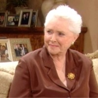 Stephanie (Susan Flannery) aime sa complicité avec Steffy. Top Models, épisode 6297 (9 novembre 2012, RTS)