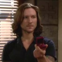 Daniel (Michael Graziadei) prend Daisy de court ! Les Feux de l'Amour, épisode 6640 (7 mai 2015, RTS)