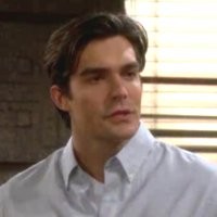 Ricky (Peter Porte) sait être très convaincant... Les Feux de l'Amour, épisode 4235 (4 mai 2015, RTBF)