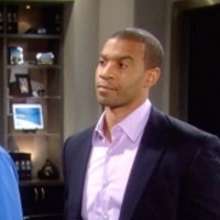 Justin (Aaron D. Spears) n'est pas convaincu par le plan de Bill. Top Models, épisode 6329 (29 octobre 2013, RTL9)