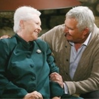 Stephanie (Susan Flannery) et Eric s'offrent un week-end en amoureux. Amour, Gloire et Beauté, épisode 6450 (10 décembre 2014, FRANCE2)