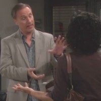 Mark (Craig Shoemaker) est sûr que Maya sera parfaite pour le rôle... Top Models, épisode 6544 (8 octobre 2013, RTS)