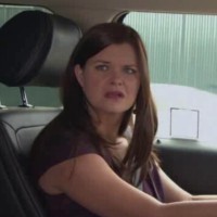 Katie (Heather Tom) se demande ce qui arrive à sa sœur. Top Models, épisode 6565 (6 novembre 2013, RTS)