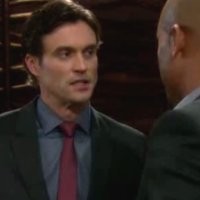 Cane (Daniel Goddard) tient à marquer son territoire. Les Feux de l'Amour, épisode 10182 (5 mai 2021, TVA)