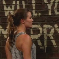 Chelsea (Melissa Claire Egan) a une surprise. Les Feux de l'Amour, épisode 4511 (14 avril 2016, RTBF)