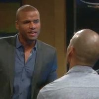 Tyler (Redaric Williams) conseille à Devon de ne pas se mêler de ses affaires. Les Feux de l'Amour, épisode 6926 (20 mai 2016, TF1)