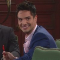 Rafael (Andy Zuno) adhère aux idées de Caroline. Top Modèles, épisode 6605 (24 juillet 2014, TVA)