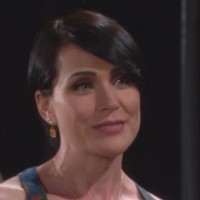 Quinn (Rena Sofer) fait la connaissance de Hope. Top Models, épisode 6614 (14 janvier 2014, RTS)