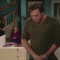William (Billy Miller) est un as du marteau ! Les Feux de l'Amour, épisode 10231 (26 août 2013, CBS)