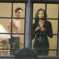 Hilary (Mishael Morgan) trouve la photo qui lui convient ! Les Feux de l'Amour, épisode 10232 (27 août 2013, CBS)