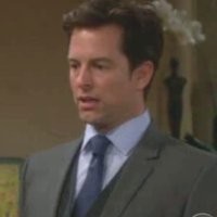 Adam (Michael Muhney) ne supporte plus que Victor l'espionne. Les Feux de l'Amour, épisode 4565 (14 juin 2016, RTBF)