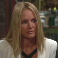 Sharon (Sharon Case) encaisse difficilement les mots de Nick. Les Feux de l'Amour, épisode 10257 (3 octobre 2013, CBS)