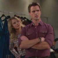 Wyatt (Darin Brooks) se méfie de Charlie... Top Models, épisode 6690 (8 avril 2015, RTL9)
