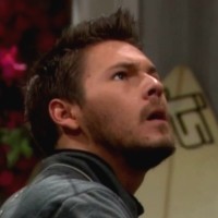 Liam (Scott Clifton) s'inquiète du vacarme provenant de l'étage... Top Models, épisode 6768 (18 août 2014, RTS)