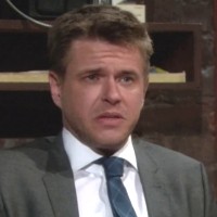Billy (David Tom) commence à perdre espoir. Les Feux de l'Amour, épisode 4745 (12 janvier 2017, RTBF)