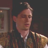 Oliver (Zach Conroy) est en difficulté... Top Models, épisode 6858 (22 décembre 2014, RTS)