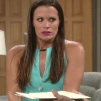 Chelsea (Melissa Claire Egan) hésite à accepter le cadeau de Kevin. Les Feux de l'Amour, épisode 7205 (8 juin 2017, TF1)