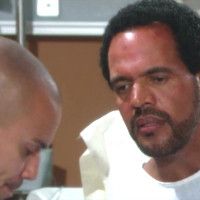 Neil (Kristoff St. John) veut que Devon promette. Les Feux de l'Amour, épisode 7215 (29 mars 2017, RTS)