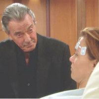 Victor (Eric Braeden) a hâte que Phyllis lui parle du secret de Sharon. Les Feux de l'Amour, épisode 7229 (12 juillet 2017, TF1)