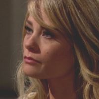 Hope (Kimberly Matula) a manifestement un problème... Amour, Gloire et Beauté, épisode 6914 (23 septembre 2016, FRANCE2)