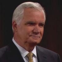 Eric (John McCook) se méfie de Ridge... Top Models, épisode 6930 (1 avril 2015, RTS)