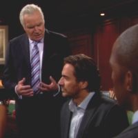 Eric (John McCook) sait ménager le suspens. Top Modèles, épisode 6938 (18 novembre 2015, TVA)