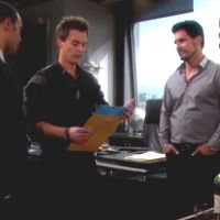 Wyatt (Darin Brooks) se voit confier une mission pénible. Top Models, épisode 6967 (22 mai 2015, RTS)