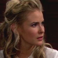 Caroline (Linsey Godfrey) est touchée par la loyauté de Rick... Amour, Gloire et Beauté/Top Models, épisode 6975 (17 décembre 2014, CBS)