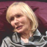 Constance (Sally Kellerman) tient à ce que Gabriel sache la vérité. Les Feux de l'Amour, épisode 10566 (9 novembre 2022, TVA)