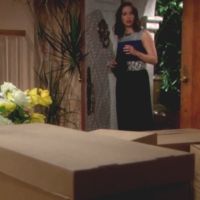 Ivy (Ashleigh Brewer) est stupéfaite en arrivant chez Eric. Amour, Gloire et Beauté, épisode 6987 (5 janvier 2017, FRANCE2)