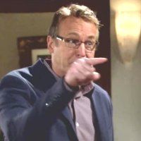 Paul (Doug Davidson) accuse Victor d'être à l'origine de l'agression de Dylan. Les Feux de l'Amour, épisode 4910 (26 septembre 2017, RTBF)