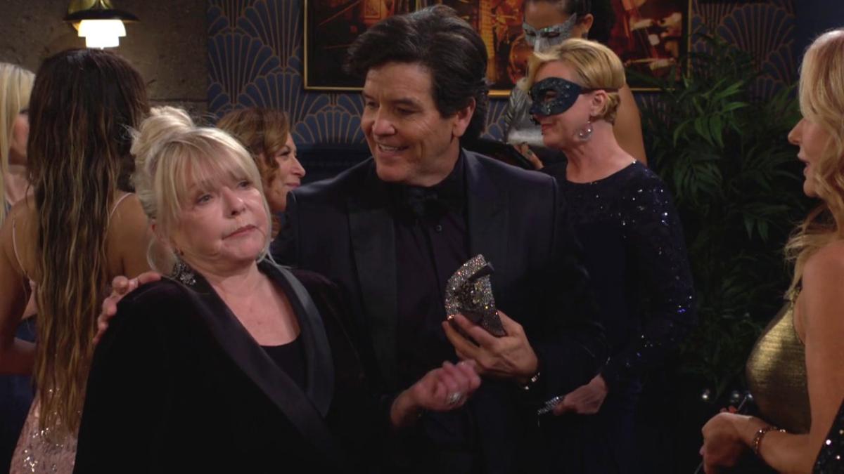 Malgré les années, Gina (Patty Weaver Birn) est toujours la même ! Les Feux de l'Amour, épisode 12584 (29 mars 2023, CBS)