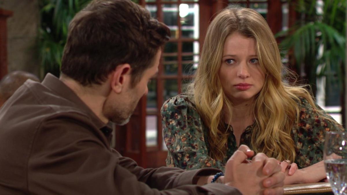 Summer (Allison Lanier) réalise qu'elle n'a même pas demandé son avis à Daniel. Les Feux de l'Amour, épisode 12592 (10 avril 2023, CBS)