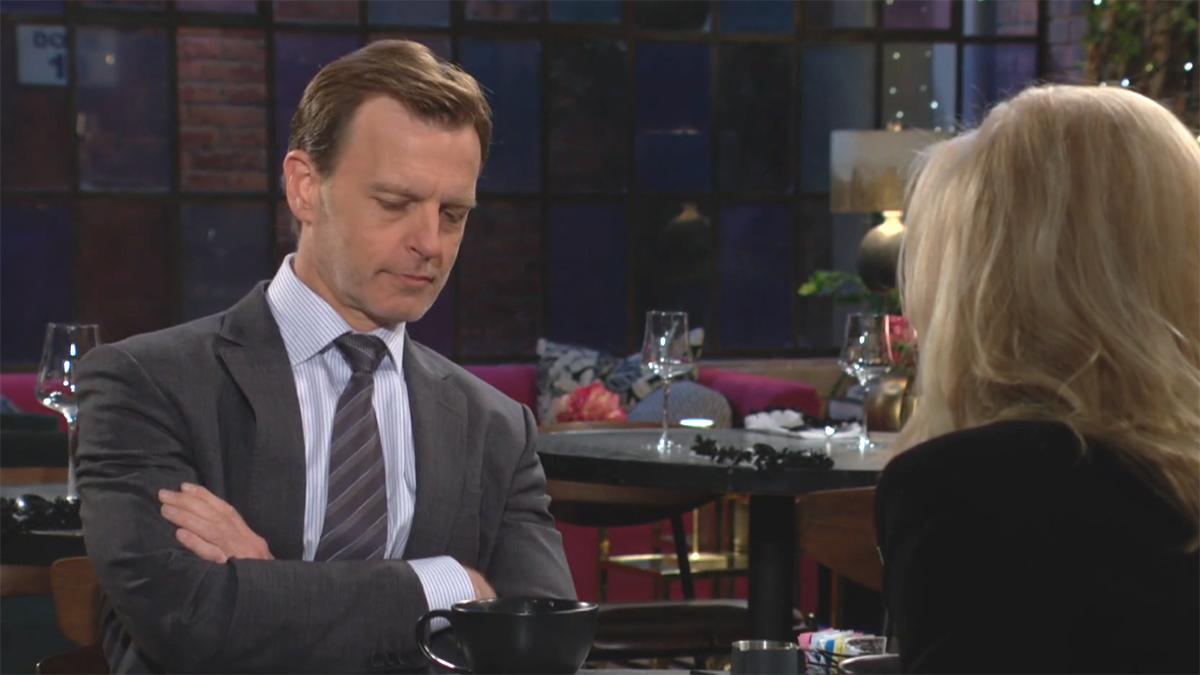 Tucker (Trevor St. John) espère que sa surprise plaira à Devon. Les Feux de l'Amour, épisode 12611 (5 mai 2023, CBS)