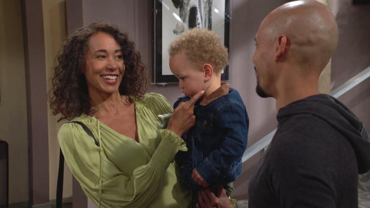 Harmony (Chene Lawson) est très heureuse de découvrir Dominic ! Les Feux de l'Amour, épisode 12616 (12 mai 2023, CBS)