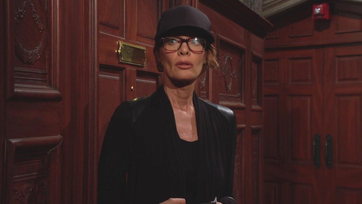 Phyllis (Michelle Stafford) joue la carte de la discrétion. Les Feux de l'Amour, épisode 12625 (25 mai 2023, CBS)