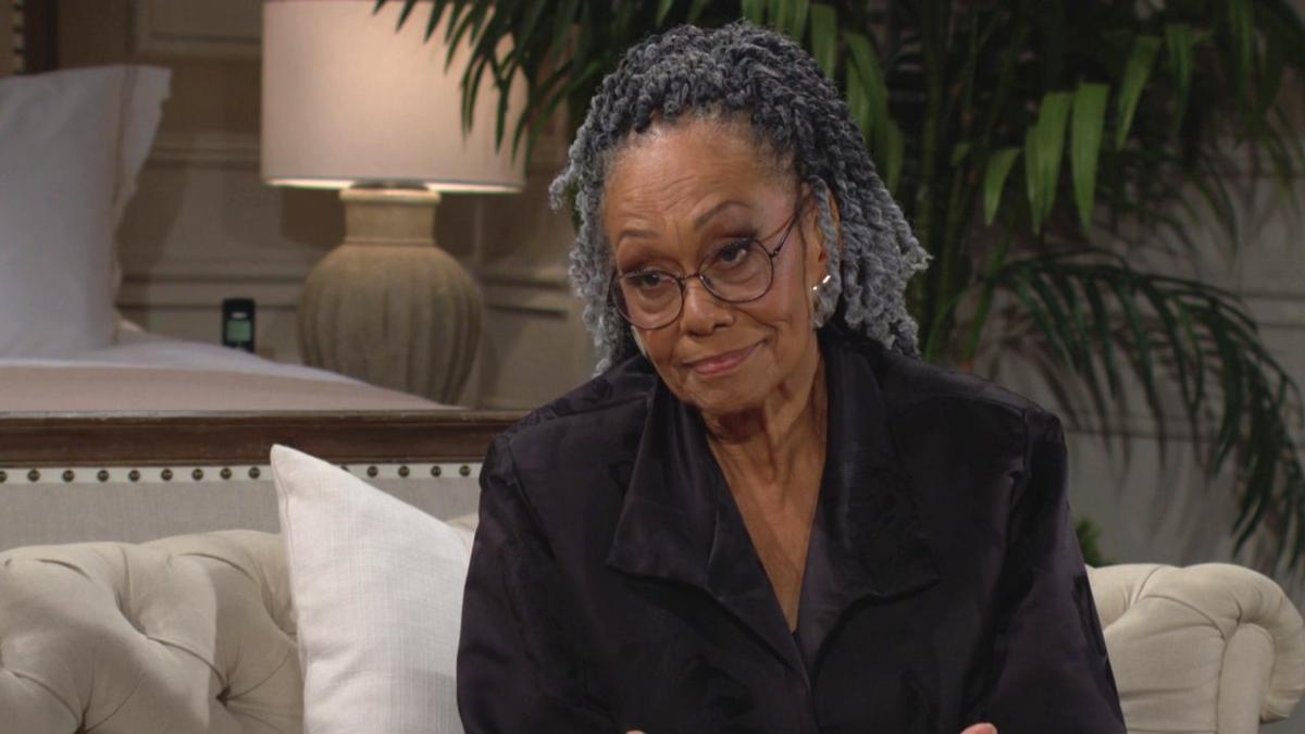 Mamie (Veronica Redd) est déterminée à obtenir ce qu'elle veut. Les Feux de l'Amour, épisode 12729 (20 octobre 2023, CBS)