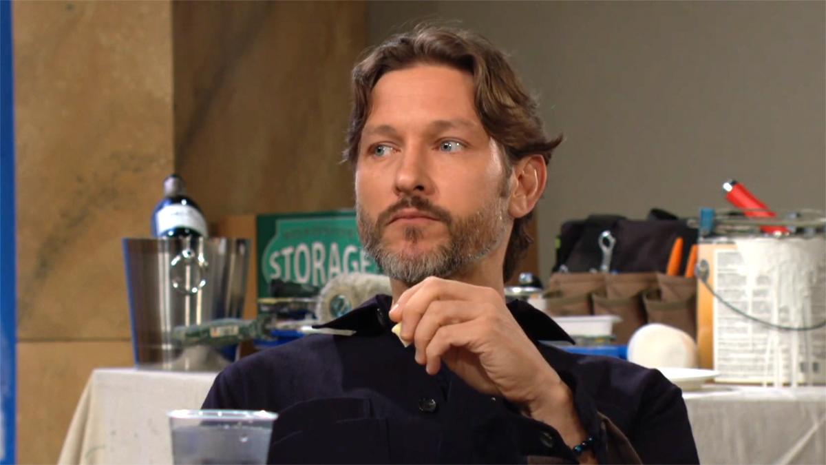 Daniel (Michael Graziadei) n'apprécie pas beaucoup l'attitude de sa mère. Les Feux de l'Amour, épisode 12731 (24 octobre 2023, CBS)