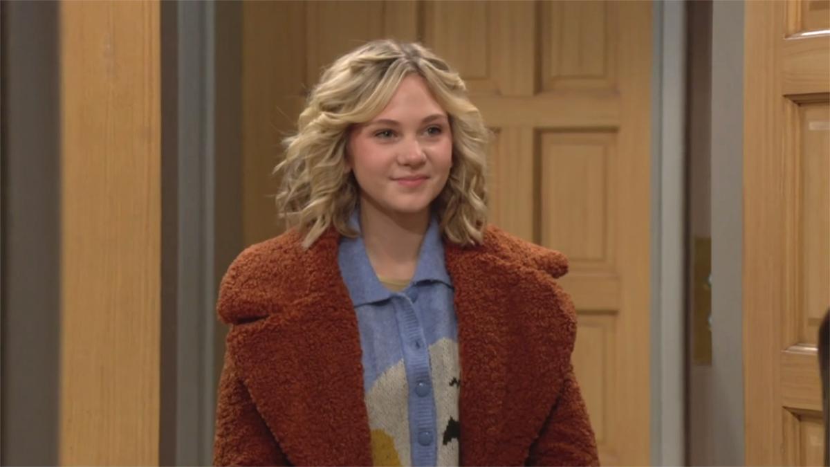 Lucy (Lily Brooks O’Briant) fait une surprise à son père ! Les Feux de l'Amour, épisode 12741 (7 novembre 2023, CBS)