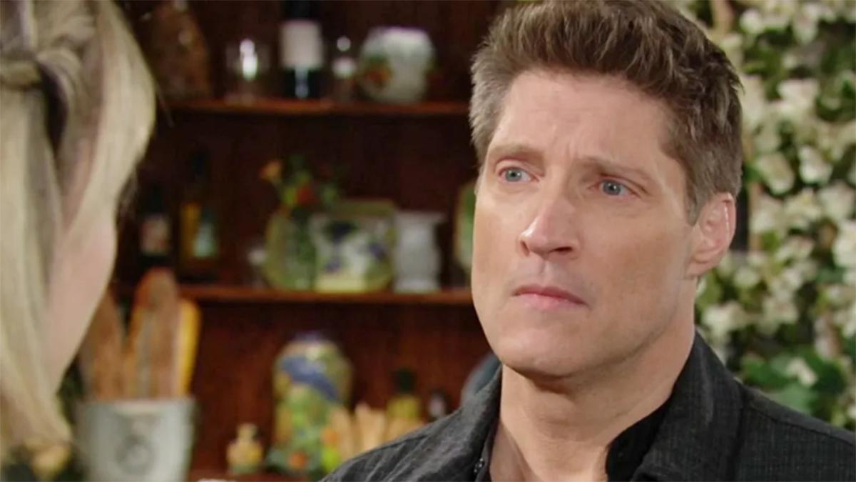 Deacon (Sean Kanan) est dévasté par les mots de sa fille. Amour, Gloire et Beauté/Top Models, épisode 9155 (27 novembre 2023, CBS)
