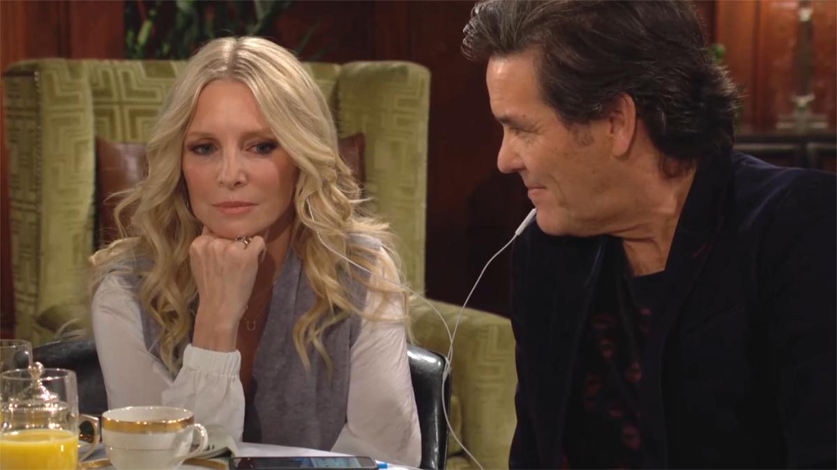Danny (Michael Damian) fait écouter sa nouvelle chanson à Christine. Les Feux de l'Amour, épisode 12758 (4 décembre 2023, CBS)