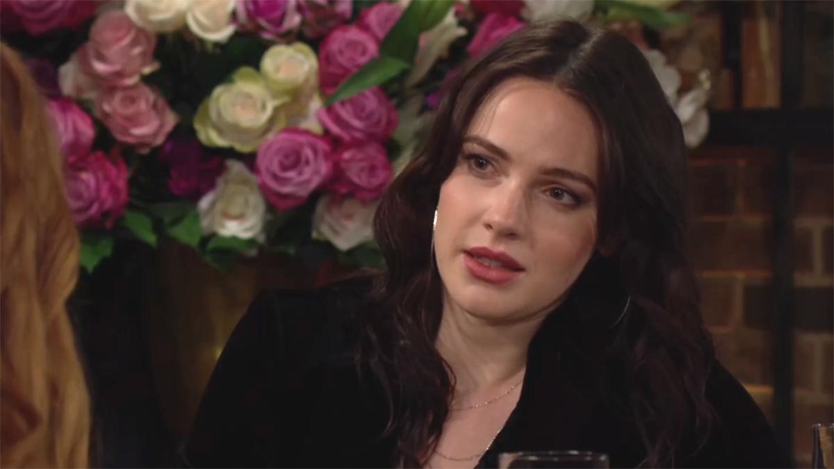 Tessa (Cait Fairbanks) se pose quelques questions sur l'avenir. Les Feux de l'Amour, épisode 12824 (8 mars 2024, CBS)