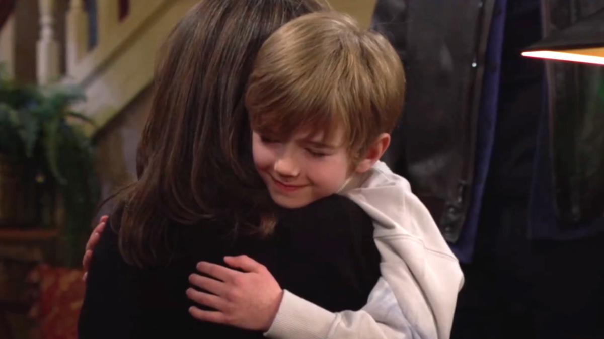 Harrison (Redding Munsell) rentre enfin à la maison ! Les Feux de l'Amour, épisode 12856 (25 avril 2024, CBS)