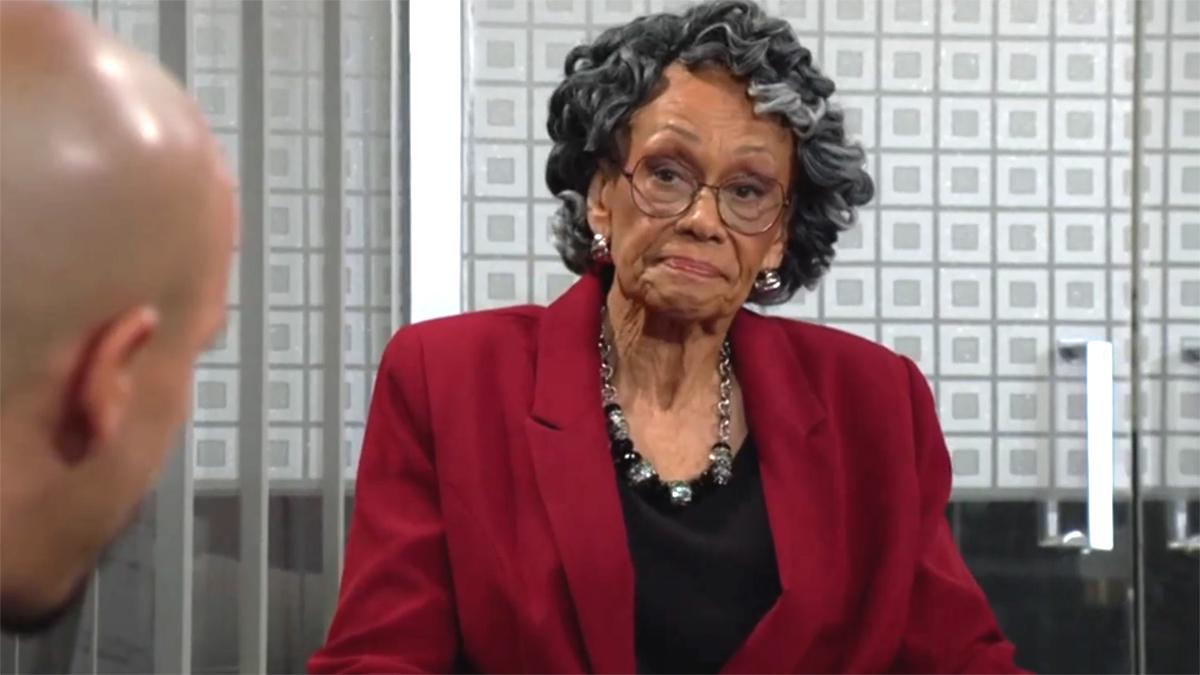 Mamie (Veronica Redd) est très claire sur ses intentions. Les Feux de l'Amour, épisode 12865 (8 mai 2024, CBS)