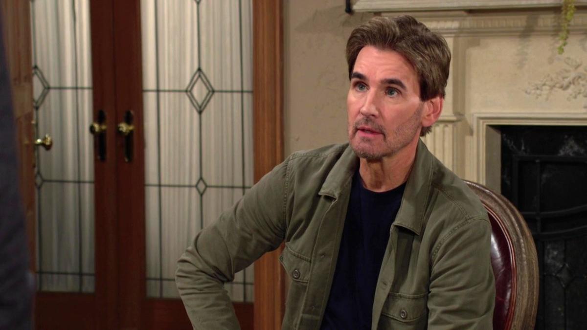 Cole (J. Eddie Peck) est très intrigué par le comportement de Victor. Les Feux de l'Amour, épisode 12872 (17 mai 2024, CBS)