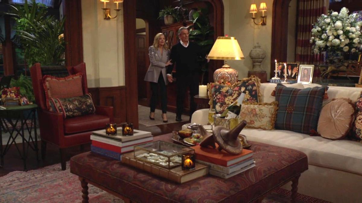 Nikki (Melody Thomas Scott) et Victor (Eric Braeden) sont heureux de retrouver l'ambiance de l'ancien ranch. Les Feux de l'Amour, épisode 12997 (8 novembre 2024, CBS)