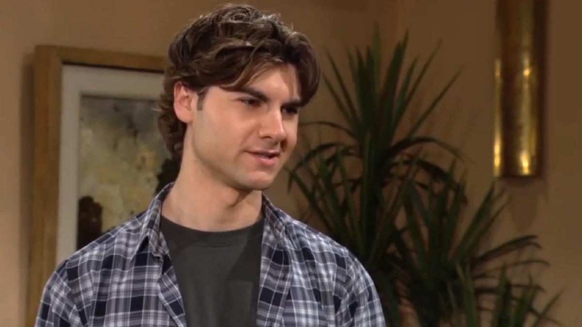 Remy (Christian Weissmann) fait la rencontre de Luna. Amour, Gloire et Beauté/Top Models, épisode 9471 (25 février 2025, CBS)